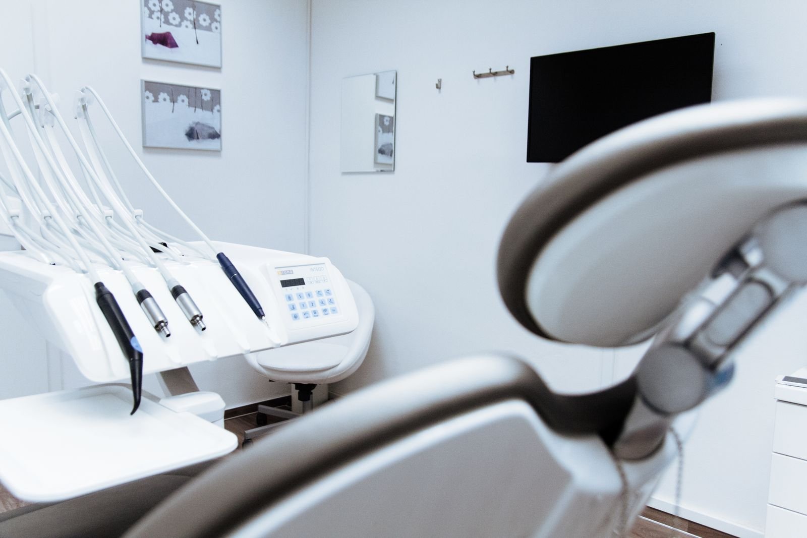 The Aurelia atelier — a calm, light-filled treatment suite